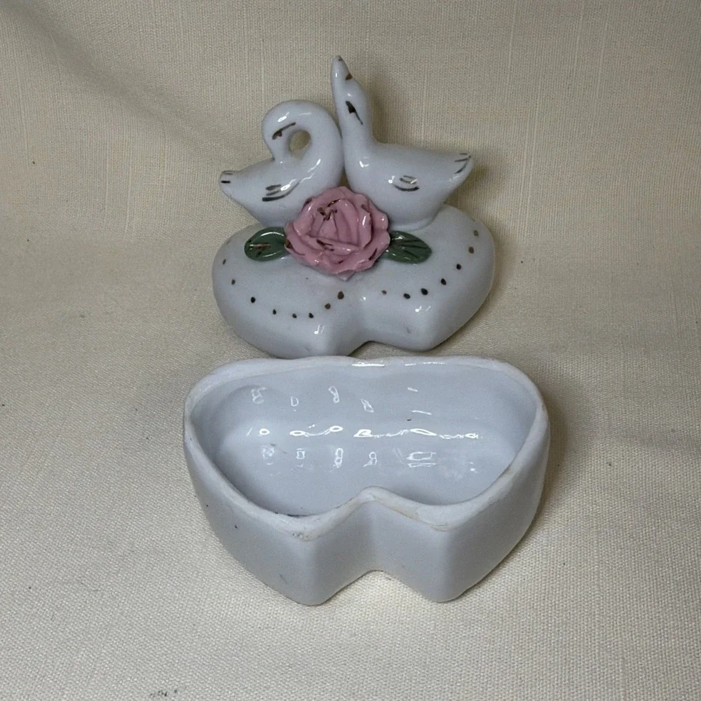 Vintage Trinket Box White Swan‎ Couple Gold Trim Pink Rose Heart Shaped Base